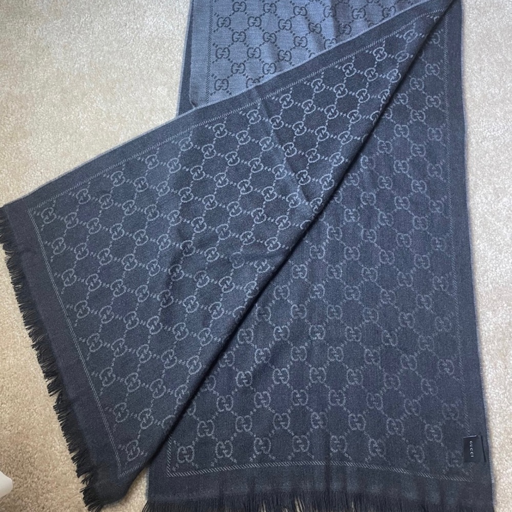 Gucci jacquard pattern knitted scarves
